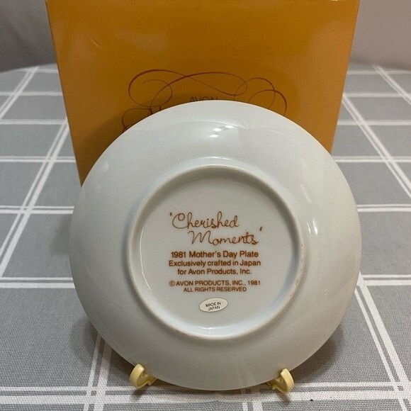 2 Vtg Avon Mother’s Day Decor Plates 1981 Cherished Moments 1982 Little Things - Picture 9 of 10